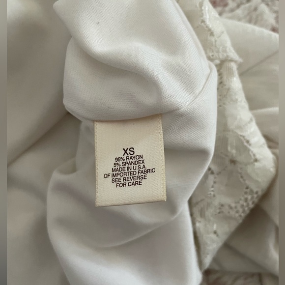 Arden B White short sleeve top with lace bottom. Size XS - Picture 2 of 3